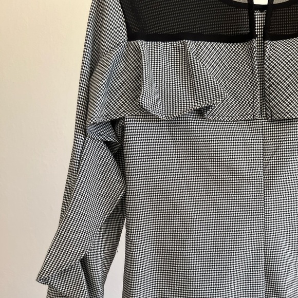 BCBGeneration Black and White Ruffled Long Sleeve Mini Dress Women’s XS Preppy - Picture 3 of 5